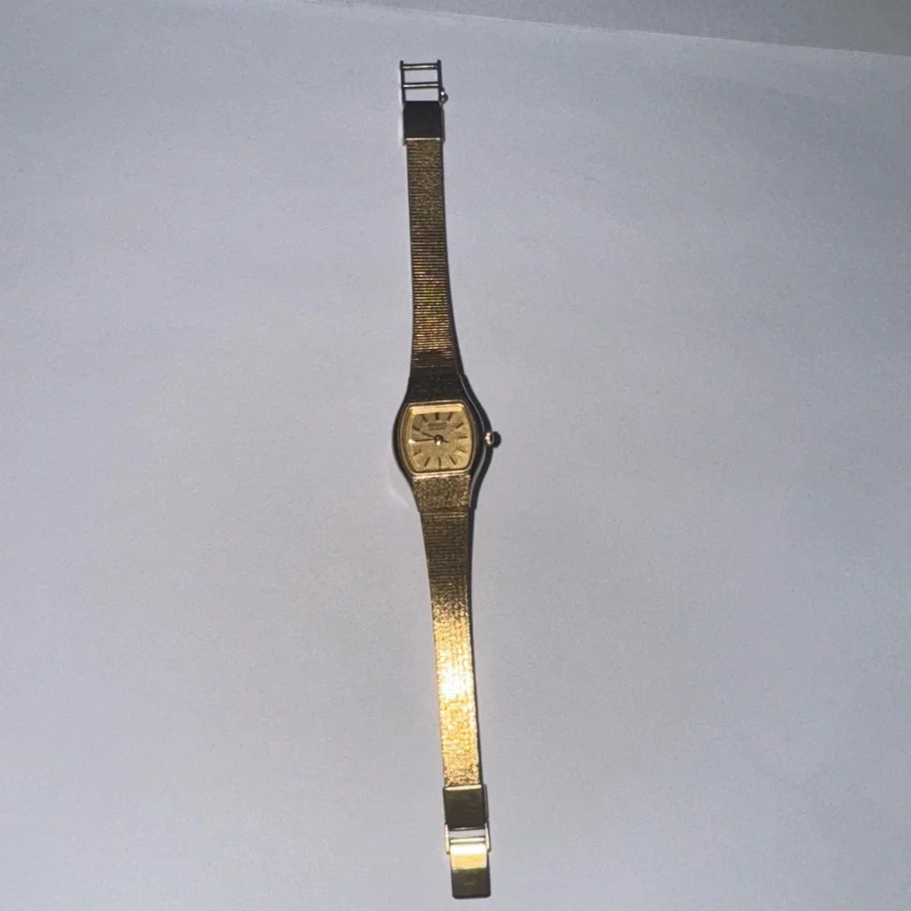 vintage gold-tone Seiko quartz